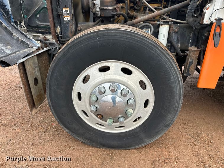 image for item EL0050 2005 Peterbilt 379 semi truck