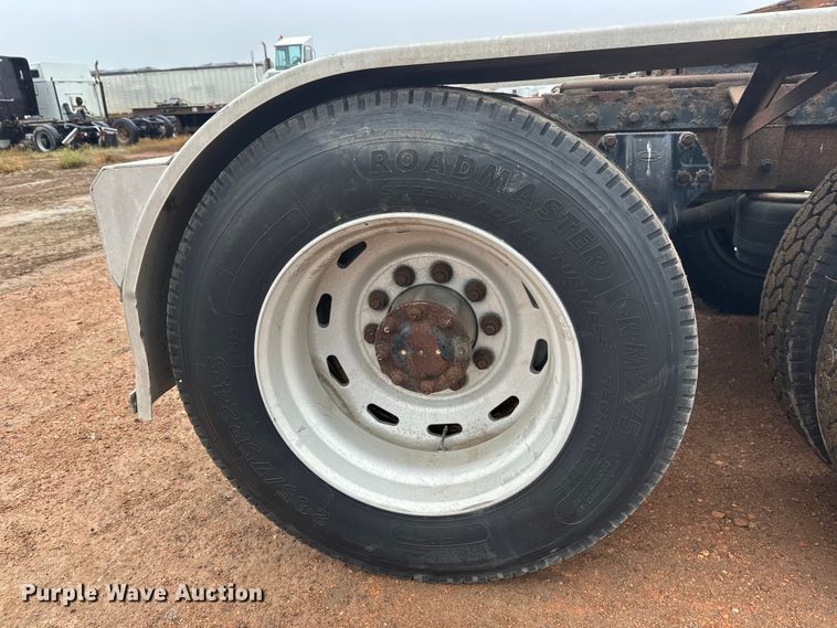 image for item EL0050 2005 Peterbilt 379 semi truck