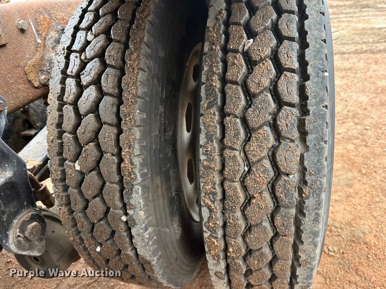 image for item EL0050 2005 Peterbilt 379 semi truck