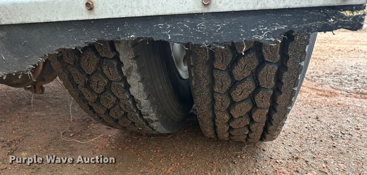 image for item EL0050 2005 Peterbilt 379 semi truck