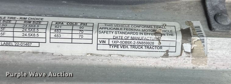 image for item EL0050 2005 Peterbilt 379 semi truck