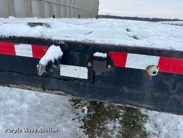 image for item EN0769 2006 Transcraft drop deck equipment trailer