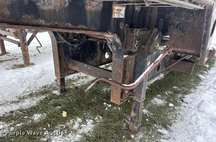 image for item EN0769 2006 Transcraft drop deck equipment trailer