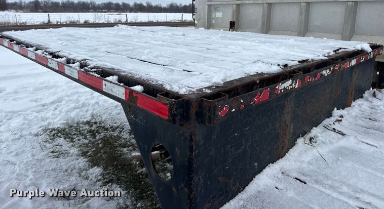 image for item EN0769 2006 Transcraft drop deck equipment trailer