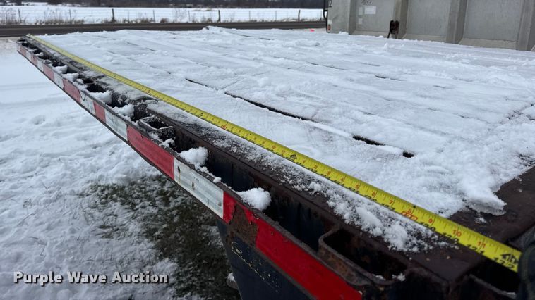 image for item EN0769 2006 Transcraft drop deck equipment trailer