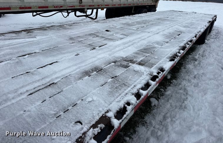 image for item EN0769 2006 Transcraft drop deck equipment trailer