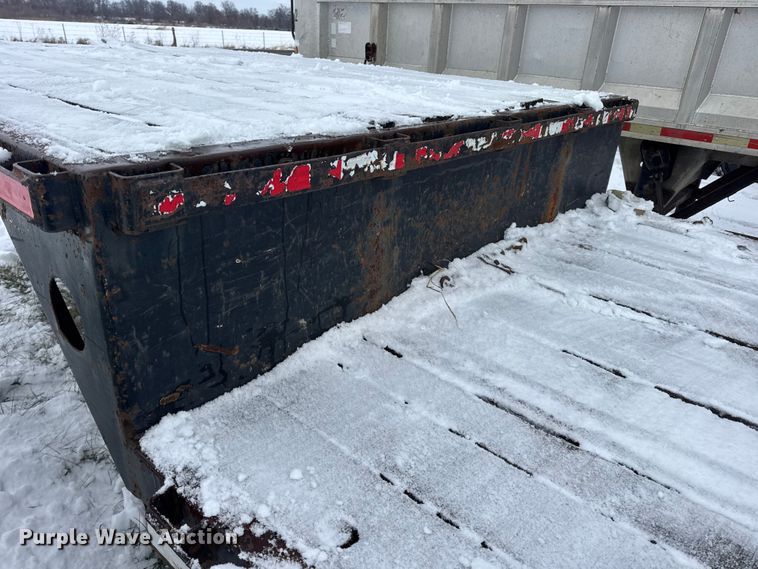 image for item EN0769 2006 Transcraft drop deck equipment trailer