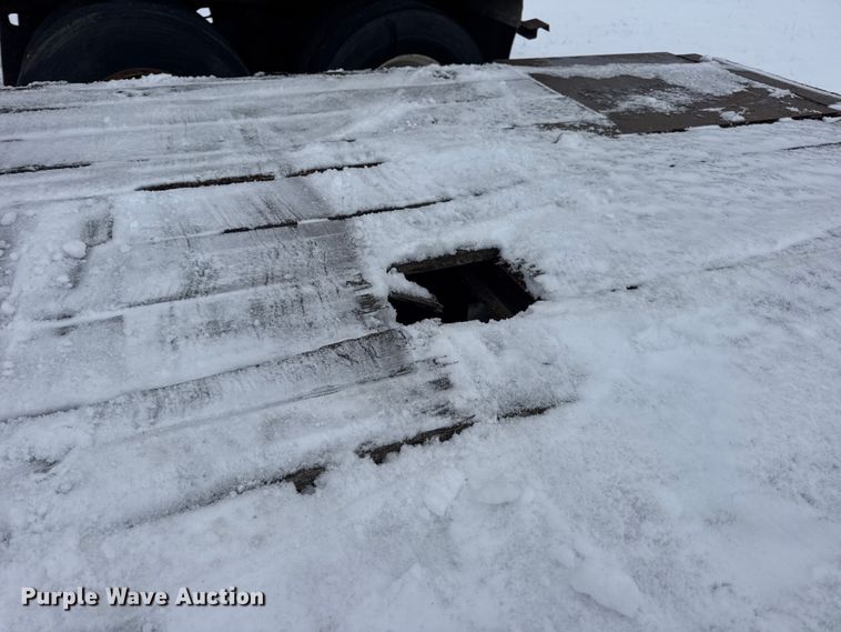 image for item EN0769 2006 Transcraft drop deck equipment trailer