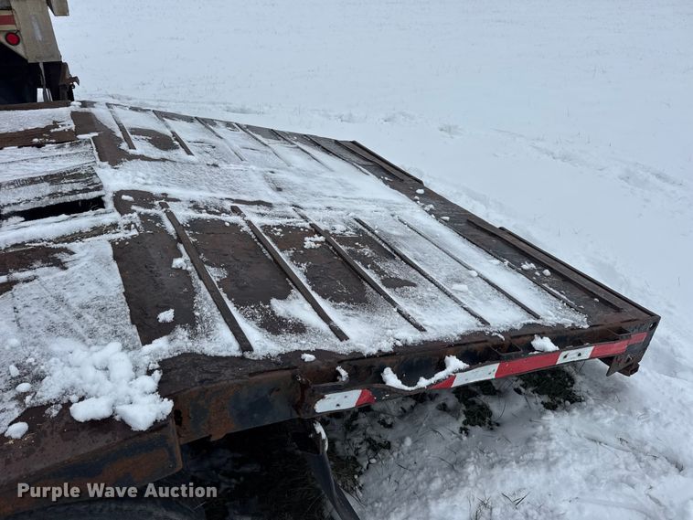 image for item EN0769 2006 Transcraft drop deck equipment trailer