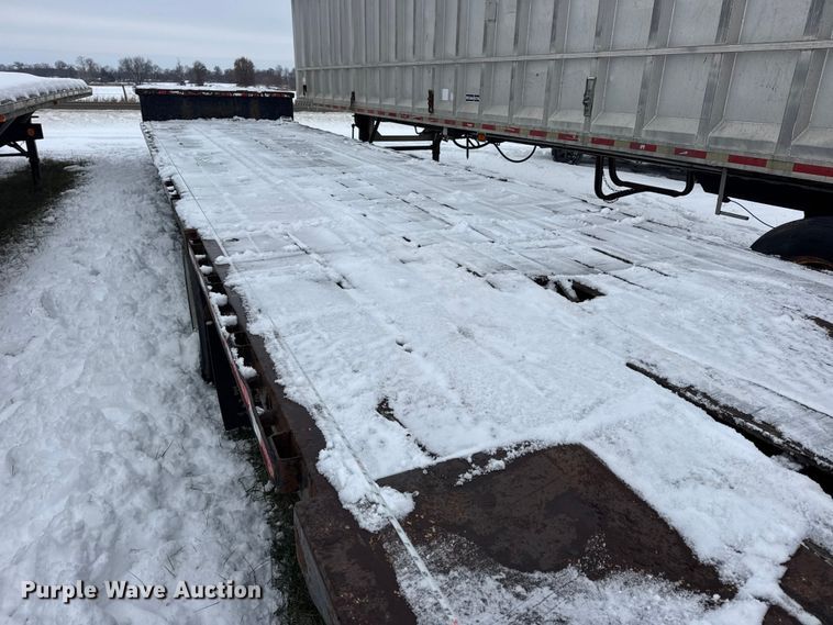 image for item EN0769 2006 Transcraft drop deck equipment trailer