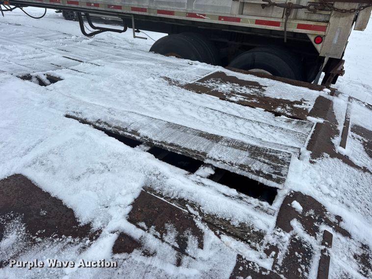 image for item EN0769 2006 Transcraft drop deck equipment trailer