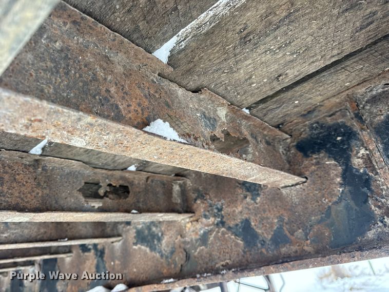 image for item EN0769 2006 Transcraft drop deck equipment trailer