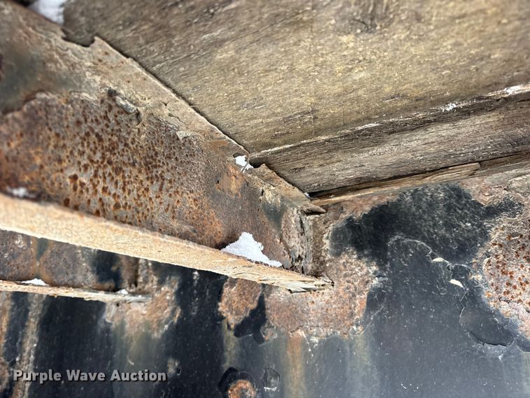 image for item EN0769 2006 Transcraft drop deck equipment trailer