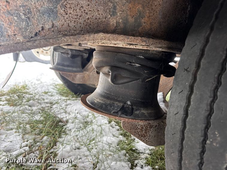 image for item EN0769 2006 Transcraft drop deck equipment trailer