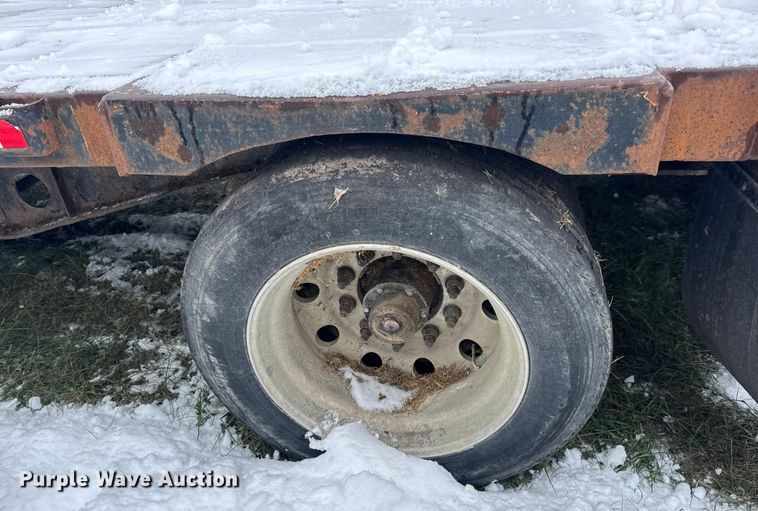 image for item EN0769 2006 Transcraft drop deck equipment trailer