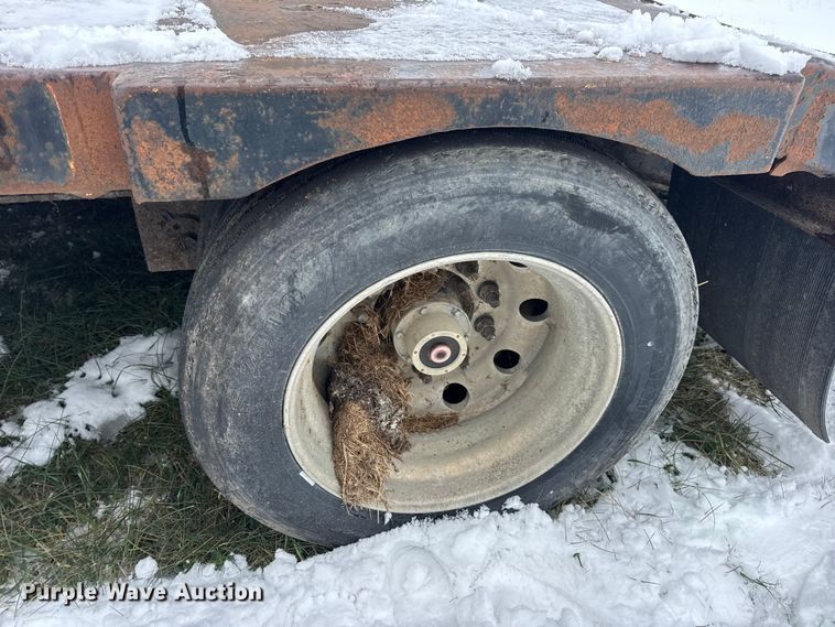 image for item EN0769 2006 Transcraft drop deck equipment trailer