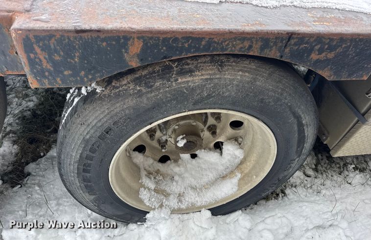 image for item EN0769 2006 Transcraft drop deck equipment trailer