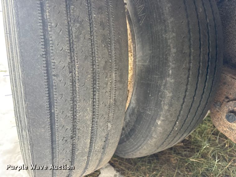 image for item EN0769 2006 Transcraft drop deck equipment trailer