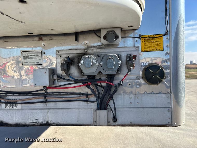 image for item EN5902 2007 Utility VS2RA refrigerated van trailer