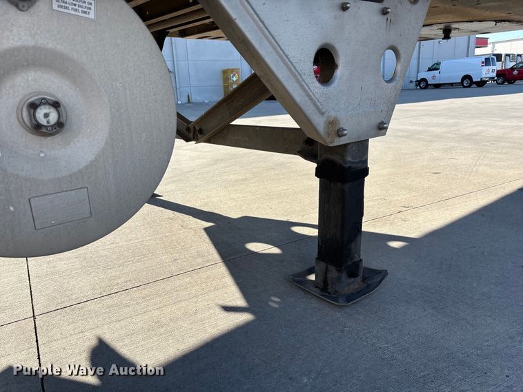 image for item EN5902 2007 Utility VS2RA refrigerated van trailer