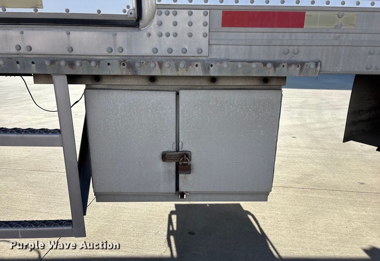 image for item EN5902 2007 Utility VS2RA refrigerated van trailer