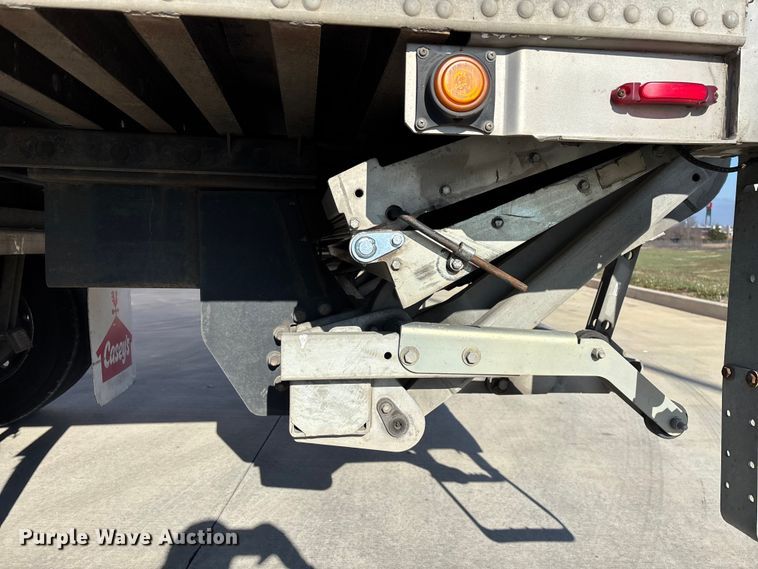 image for item EN5902 2007 Utility VS2RA refrigerated van trailer