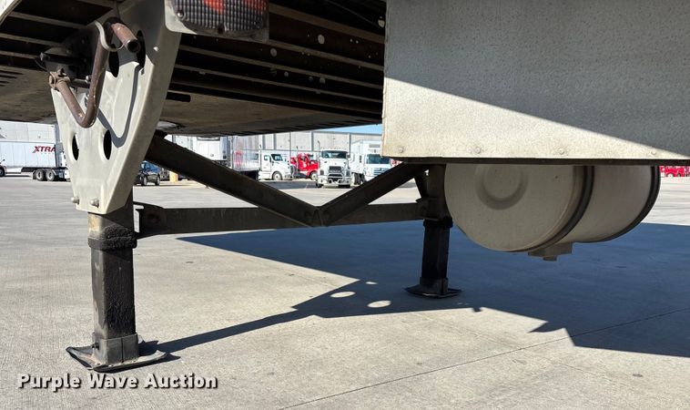 image for item EN5902 2007 Utility VS2RA refrigerated van trailer