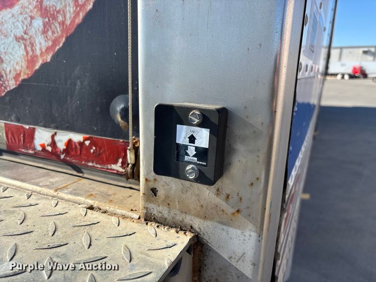 image for item EN5902 2007 Utility VS2RA refrigerated van trailer