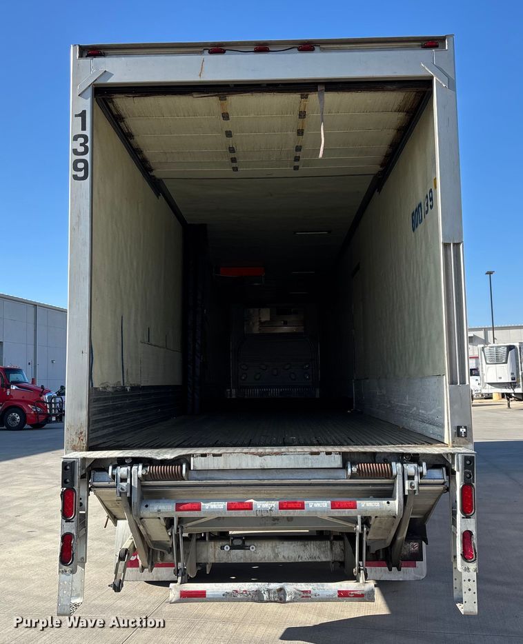 image for item EN5902 2007 Utility VS2RA refrigerated van trailer