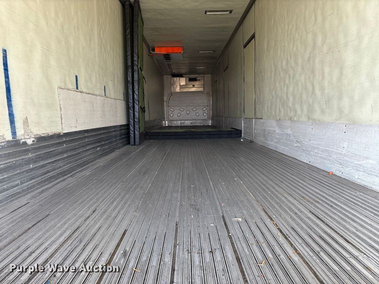 image for item EN5902 2007 Utility VS2RA refrigerated van trailer