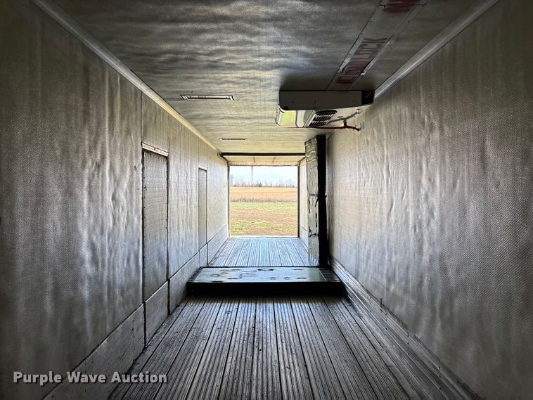 image for item EN5902 2007 Utility VS2RA refrigerated van trailer