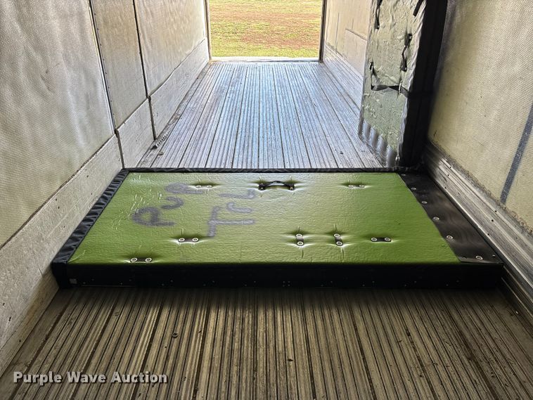 image for item EN5902 2007 Utility VS2RA refrigerated van trailer