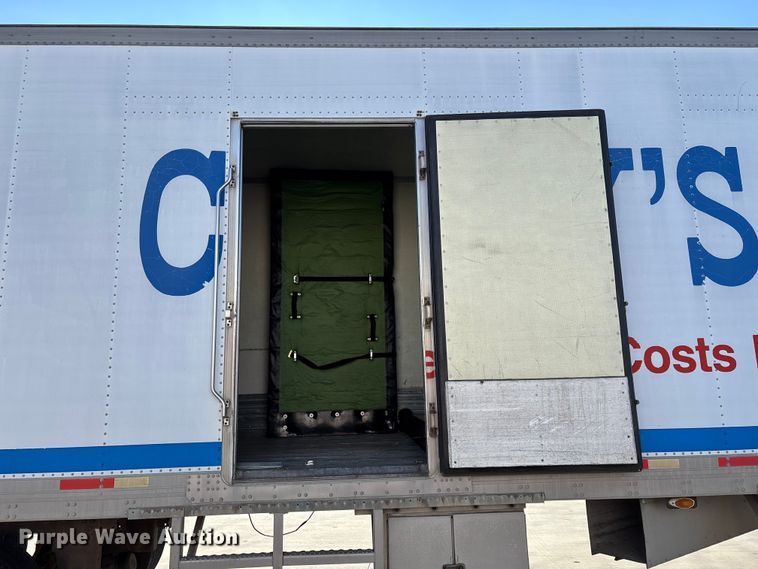 image for item EN5902 2007 Utility VS2RA refrigerated van trailer