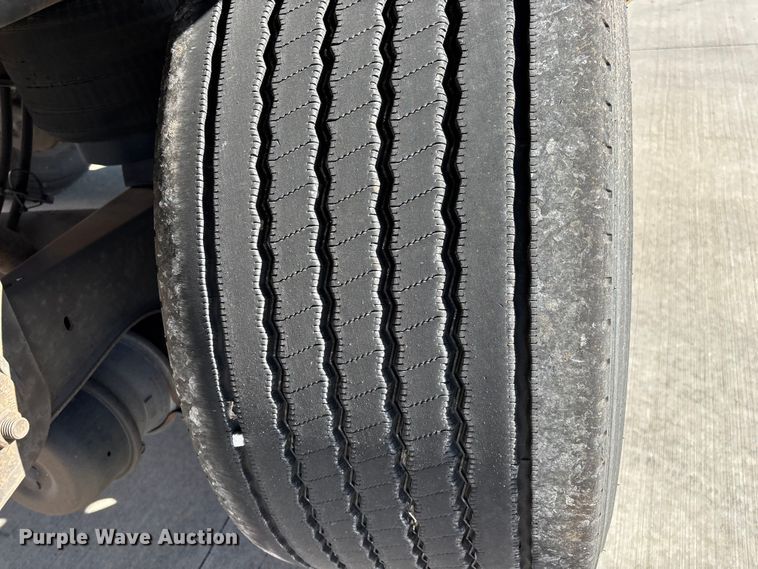 image for item EN5902 2007 Utility VS2RA refrigerated van trailer