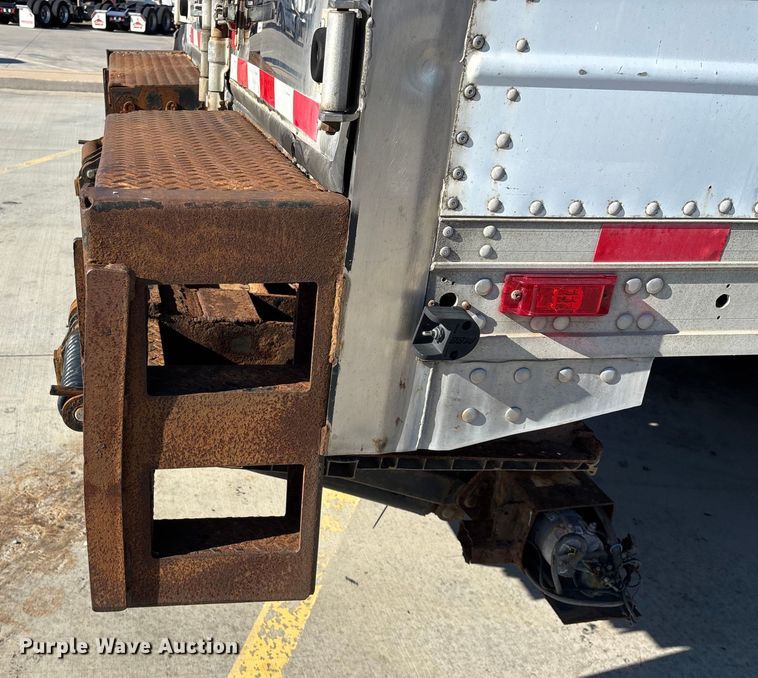 image for item EN5903 2003 Great Dane refrigerated van trailer