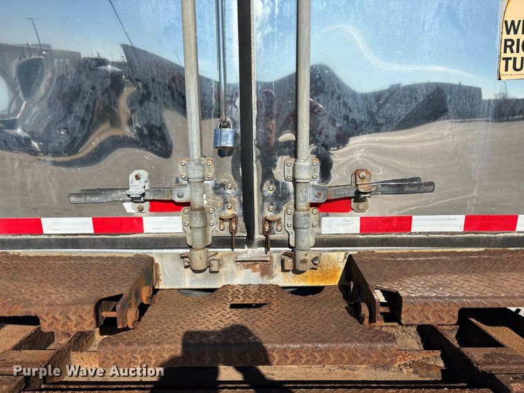 image for item EN5903 2003 Great Dane refrigerated van trailer