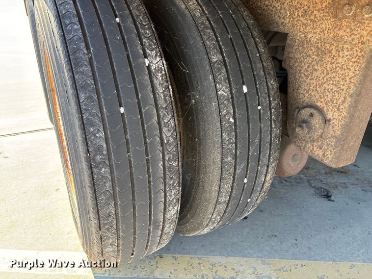 image for item EN5903 2003 Great Dane refrigerated van trailer