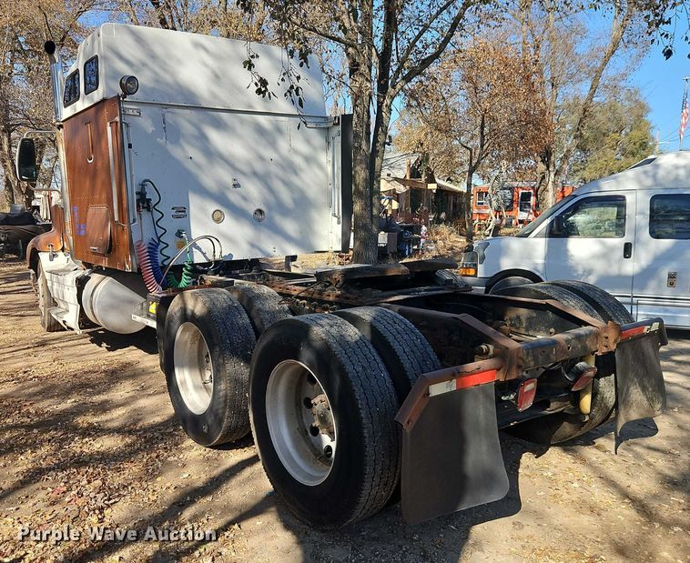 image for item EO4818 2000 International 9400i semi truck