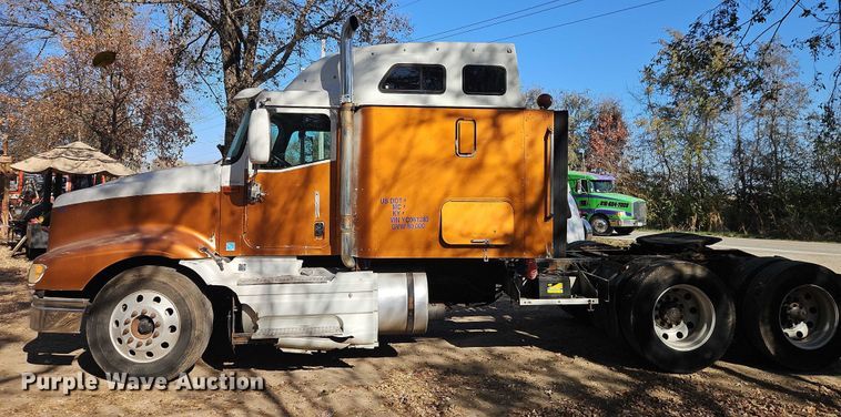 image for item EO4818 2000 International 9400i semi truck