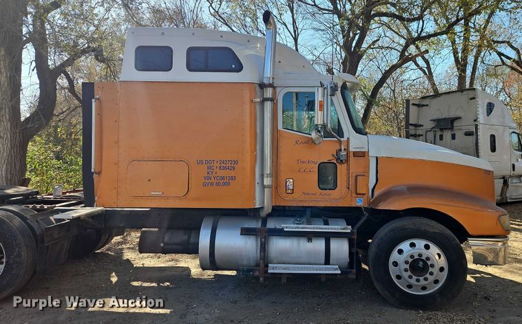 image for item EO4818 2000 International 9400i semi truck