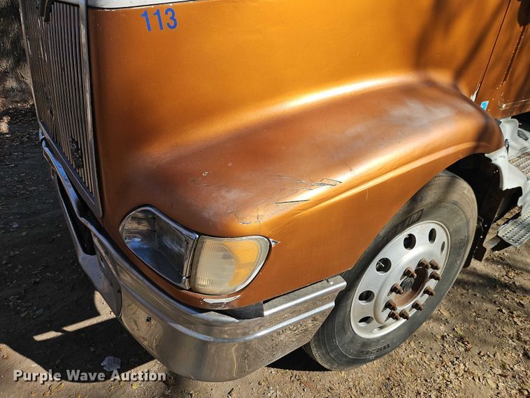 image for item EO4818 2000 International 9400i semi truck