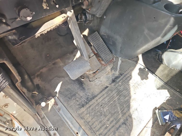 image for item EO4818 2000 International 9400i semi truck