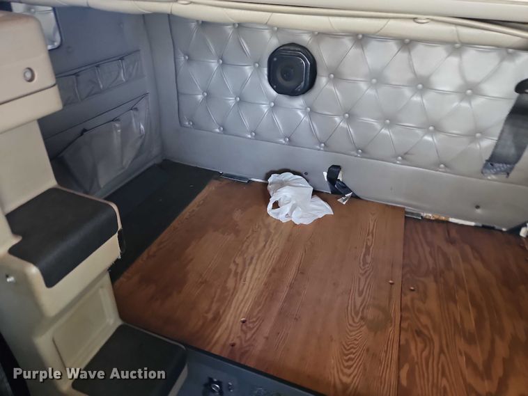 image for item EO4818 2000 International 9400i semi truck