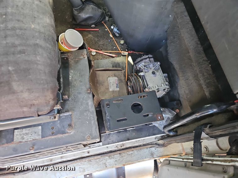 image for item EO4818 2000 International 9400i semi truck