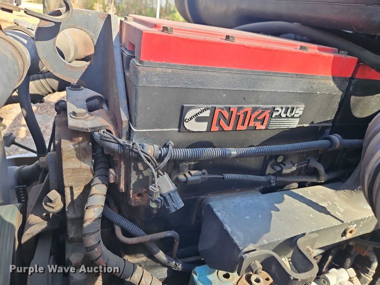 image for item EO4818 2000 International 9400i semi truck