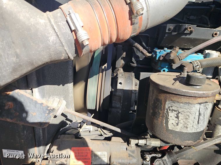 image for item EO4818 2000 International 9400i semi truck