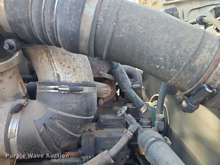 image for item EO4818 2000 International 9400i semi truck