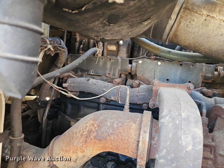 image for item EO4818 2000 International 9400i semi truck