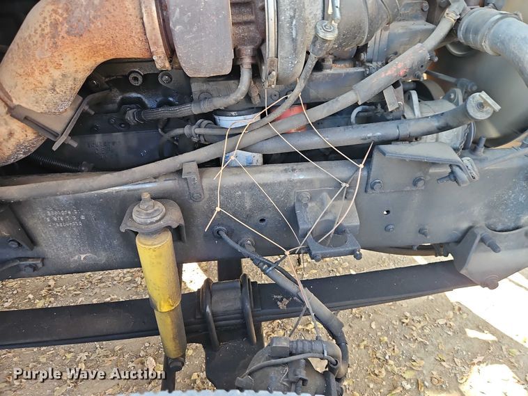 image for item EO4818 2000 International 9400i semi truck