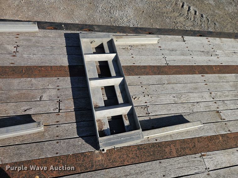 image for item EO4834 2013 XL Specialized Trailers XL60 lowboy equipment trailer